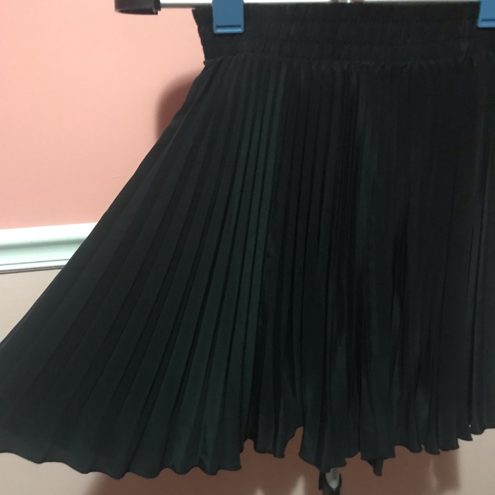 The Limited Pleated Black Skirt Size S